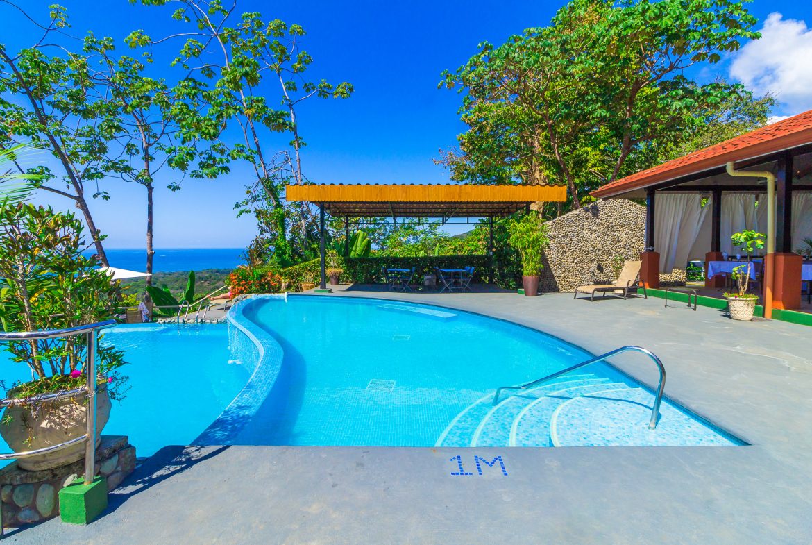 FAMOUS HOTEL WITH STUNNING OCEAN VIEWS OVERLOOKING THE WHALE’S TAIL IN UVITA – 2.7 Acres