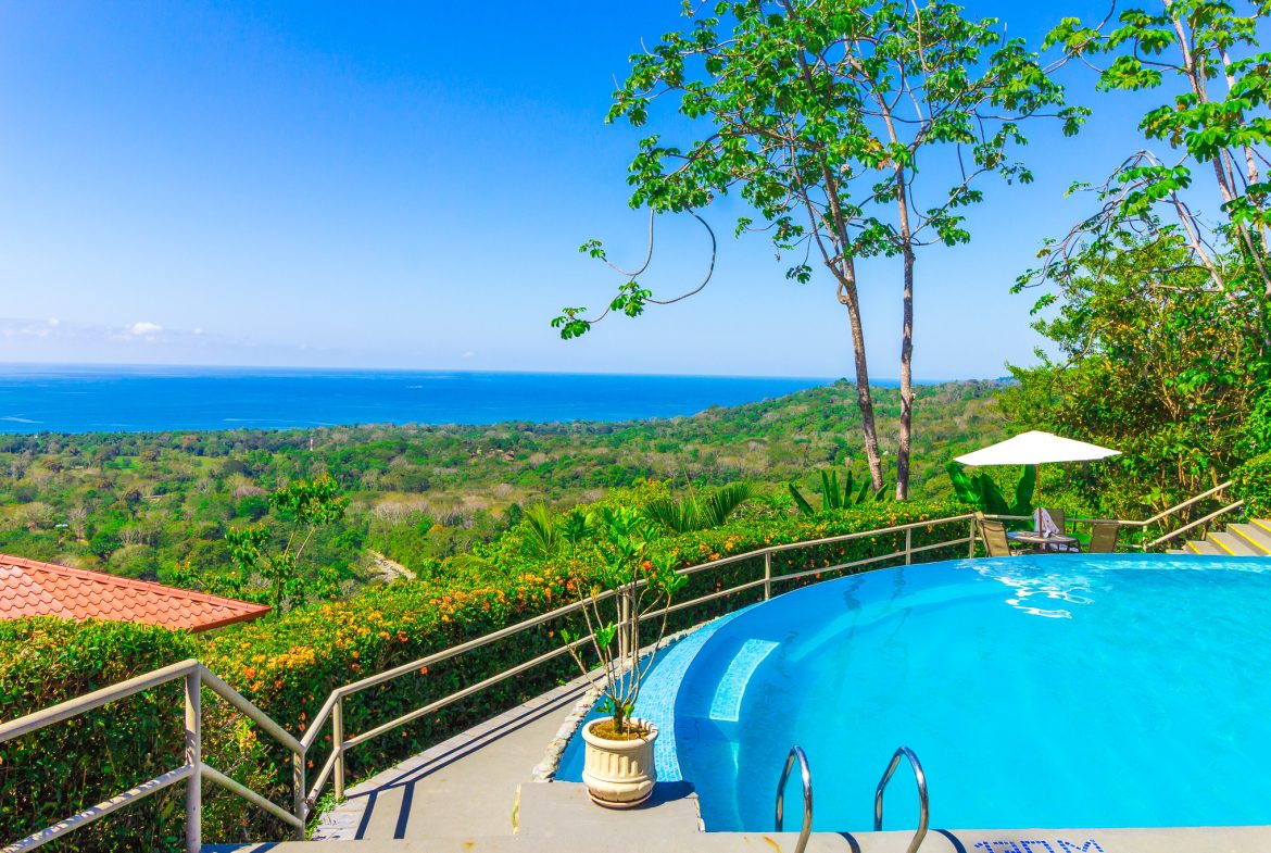 FAMOUS HOTEL WITH STUNNING OCEAN VIEWS OVERLOOKING THE WHALE’S TAIL IN UVITA – 2.7 Acres