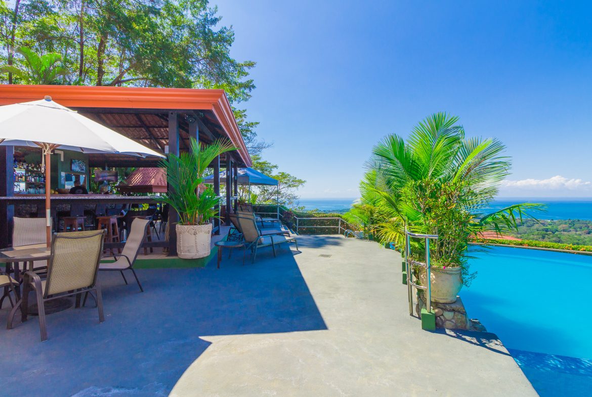 FAMOUS HOTEL WITH STUNNING OCEAN VIEWS OVERLOOKING THE WHALE’S TAIL IN UVITA – 2.7 Acres