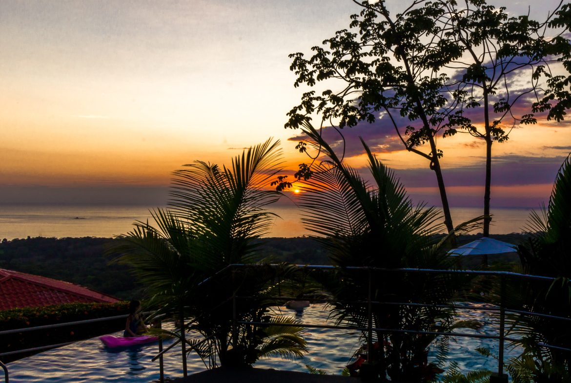 FAMOUS HOTEL WITH STUNNING OCEAN VIEWS OVERLOOKING THE WHALE’S TAIL IN UVITA – 2.7 Acres