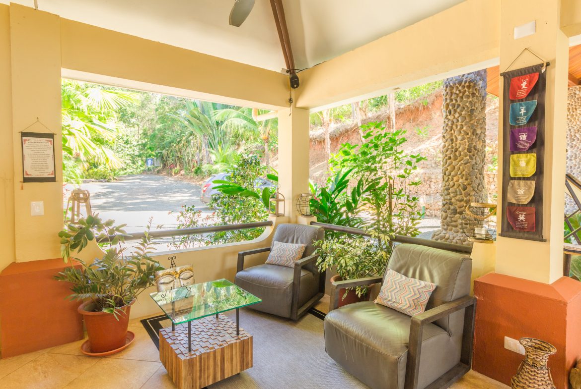 FAMOUS HOTEL WITH STUNNING OCEAN VIEWS OVERLOOKING THE WHALE’S TAIL IN UVITA – 2.7 Acres