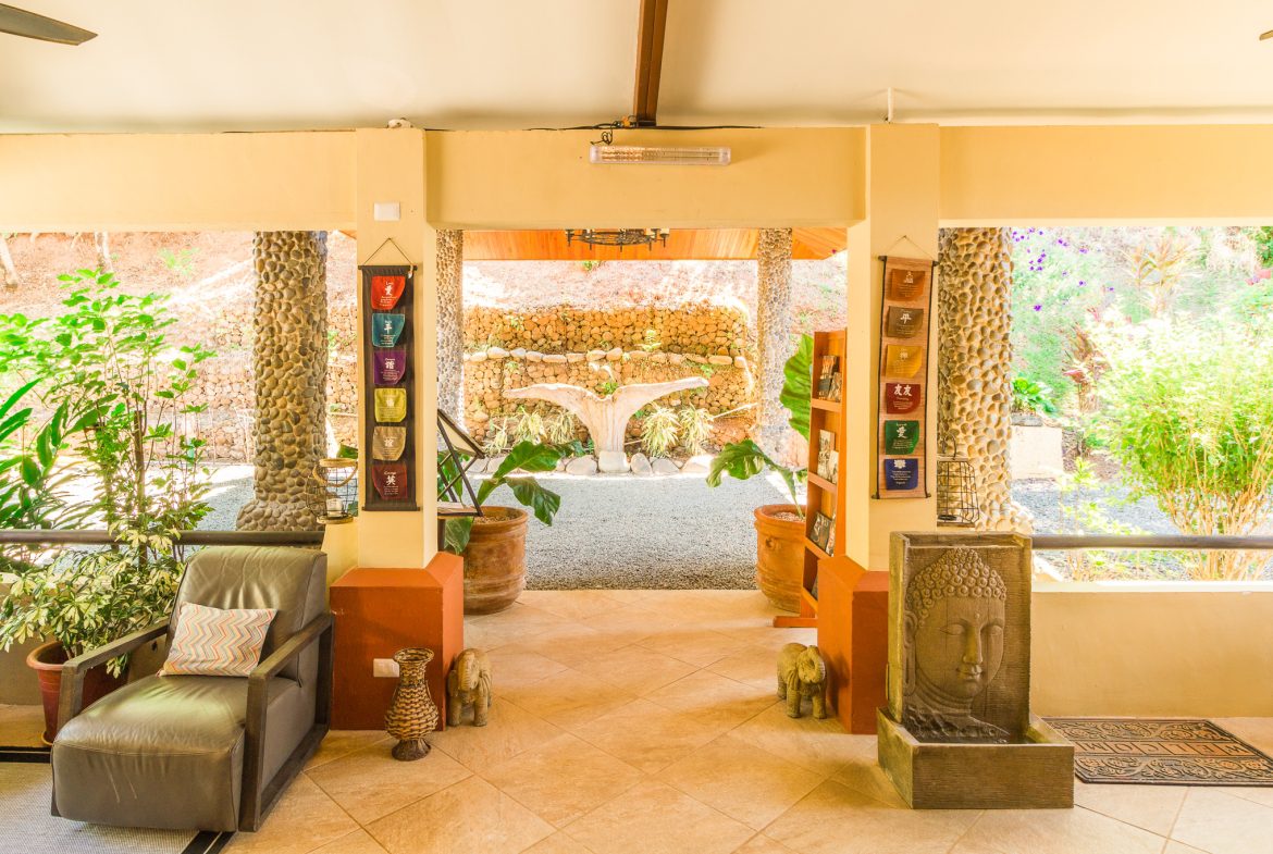 FAMOUS HOTEL WITH STUNNING OCEAN VIEWS OVERLOOKING THE WHALE’S TAIL IN UVITA – 2.7 Acres