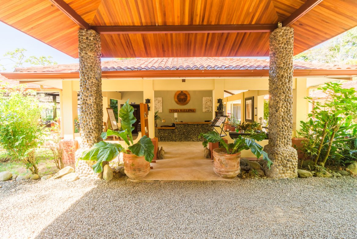FAMOUS HOTEL WITH STUNNING OCEAN VIEWS OVERLOOKING THE WHALE’S TAIL IN UVITA – 2.7 Acres