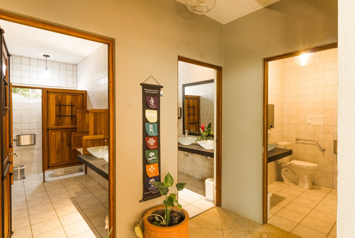 FAMOUS HOTEL WITH STUNNING OCEAN VIEWS OVERLOOKING THE WHALE’S TAIL IN UVITA – 2.7 Acres