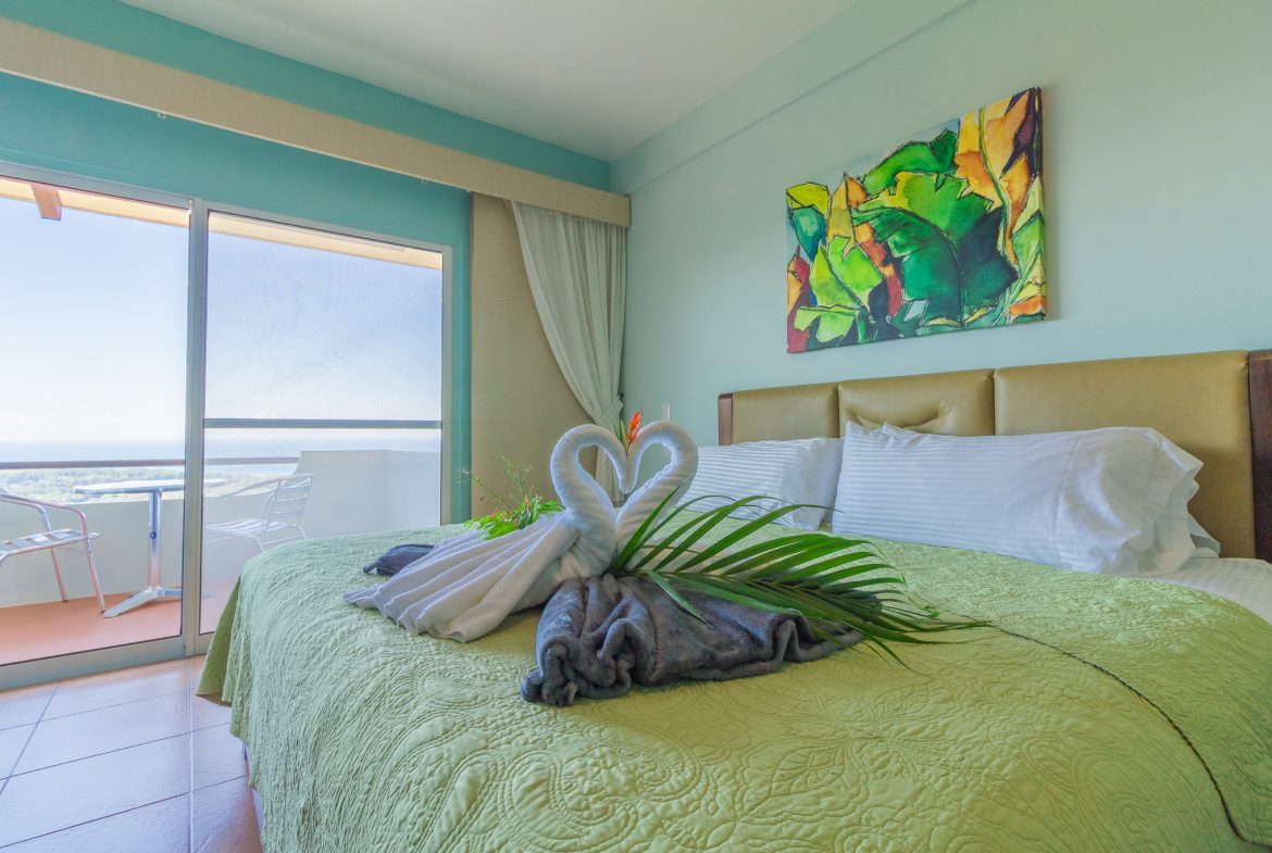 FAMOUS HOTEL WITH STUNNING OCEAN VIEWS OVERLOOKING THE WHALE’S TAIL IN UVITA – 2.7 Acres