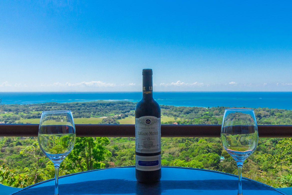 FAMOUS HOTEL WITH STUNNING OCEAN VIEWS OVERLOOKING THE WHALE’S TAIL IN UVITA – 2.7 Acres