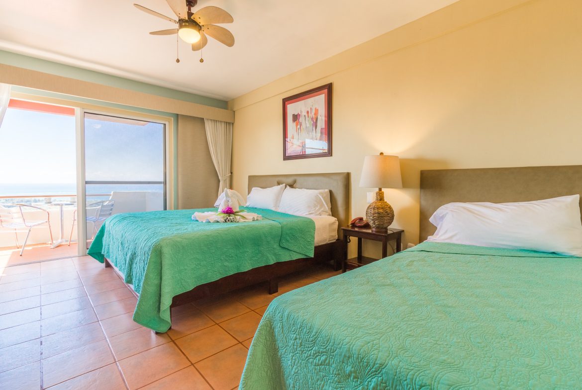 FAMOUS HOTEL WITH STUNNING OCEAN VIEWS OVERLOOKING THE WHALE’S TAIL IN UVITA – 2.7 Acres