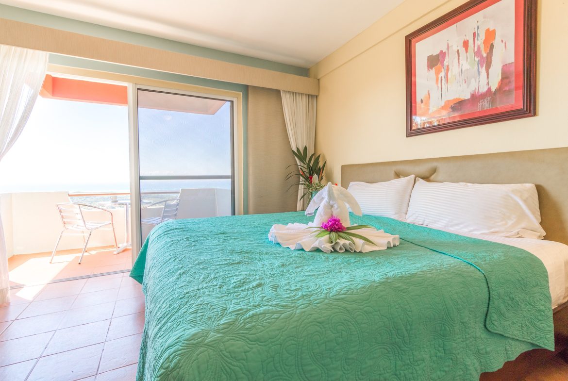 FAMOUS HOTEL WITH STUNNING OCEAN VIEWS OVERLOOKING THE WHALE’S TAIL IN UVITA – 2.7 Acres