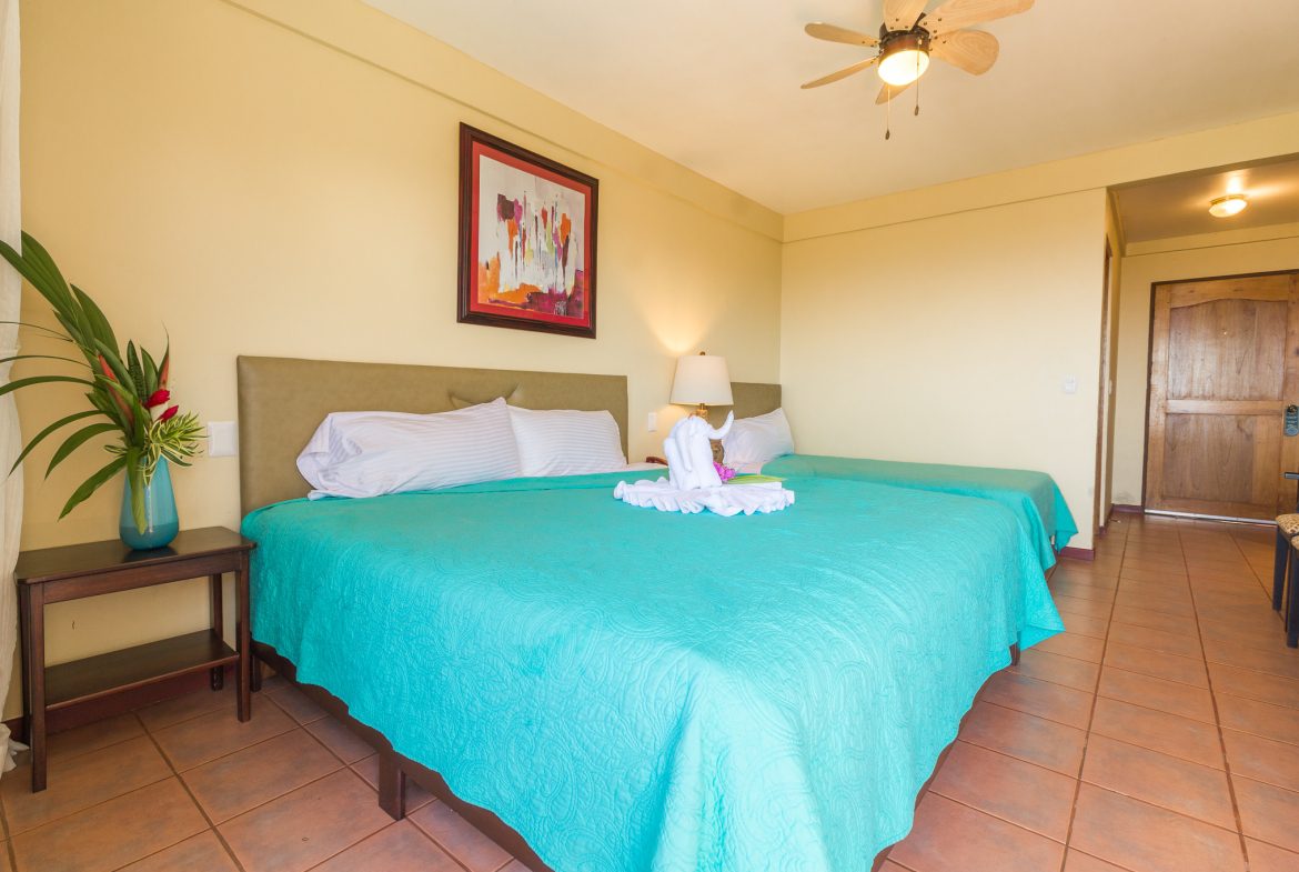 FAMOUS HOTEL WITH STUNNING OCEAN VIEWS OVERLOOKING THE WHALE’S TAIL IN UVITA – 2.7 Acres
