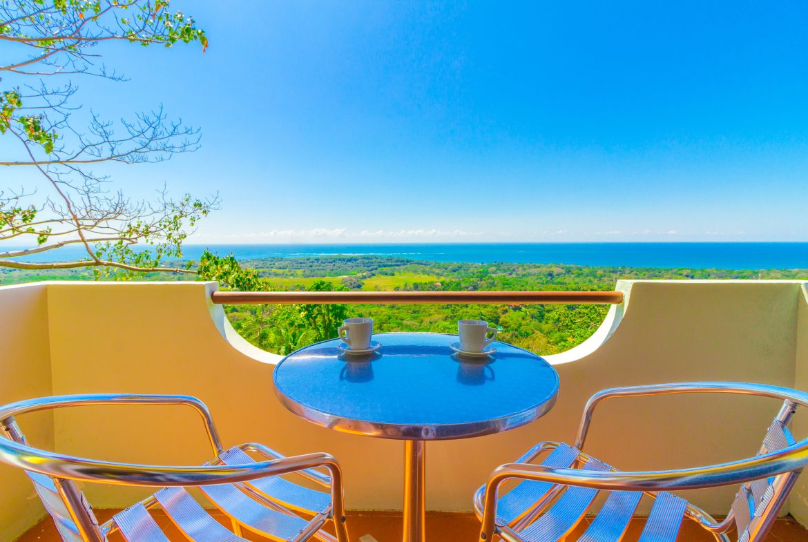 FAMOUS HOTEL WITH STUNNING OCEAN VIEWS OVERLOOKING THE WHALE’S TAIL IN UVITA – 2.7 Acres