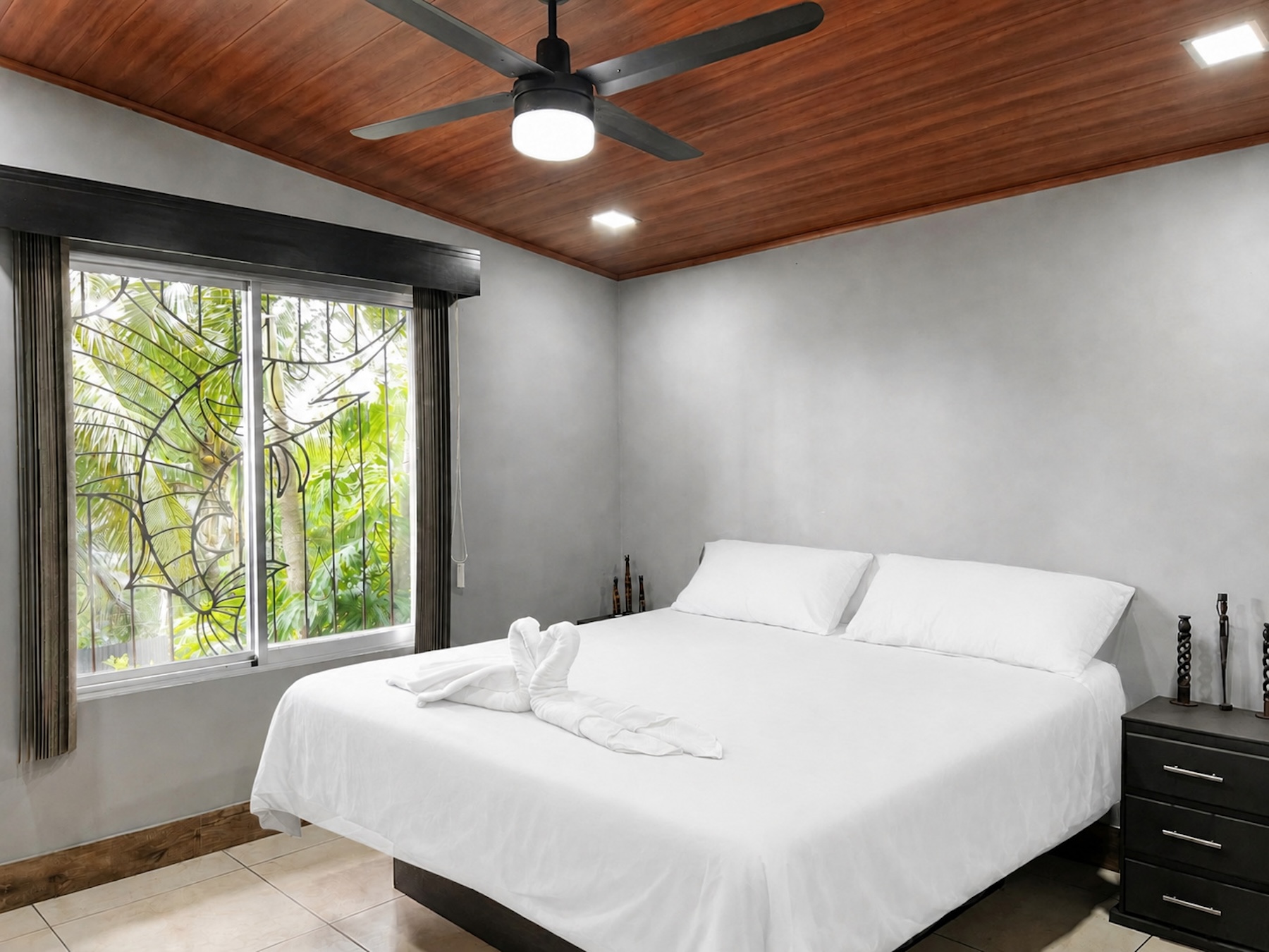 CHARMING SINGLE-STORY RESIDENCE IN A SPACIOUS TROPICAL SETTING WITH GREAT POTENTIAL FOR EXPANSION, IN LOURDES QUEPOS – 1.24 ACRES
