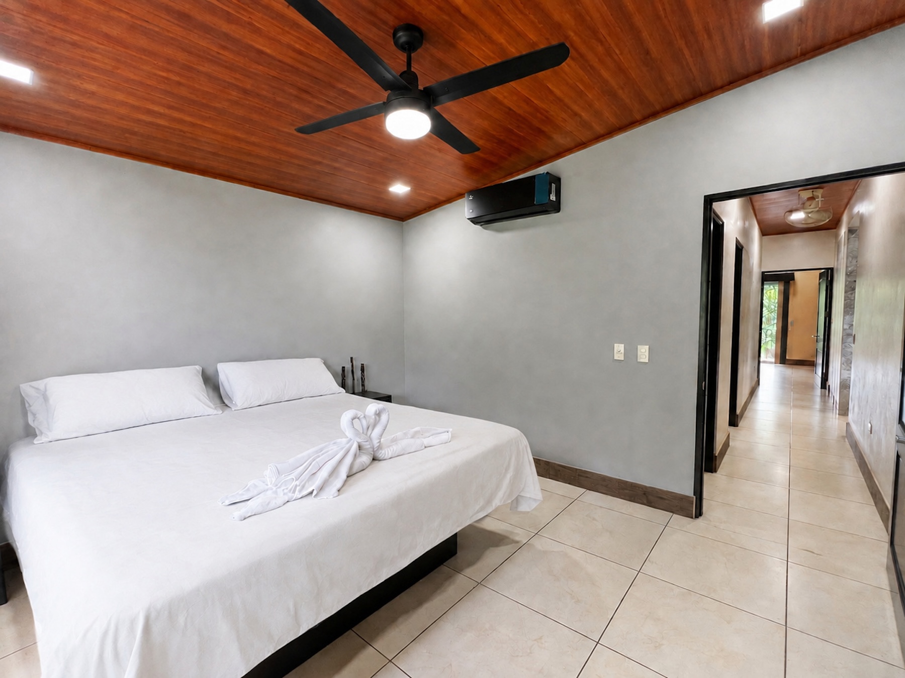 CHARMING SINGLE-STORY RESIDENCE IN A SPACIOUS TROPICAL SETTING WITH GREAT POTENTIAL FOR EXPANSION, IN LOURDES QUEPOS – 1.24 ACRES