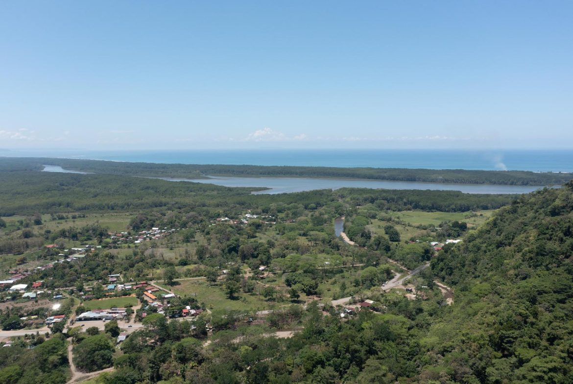 PROPERTY WITH WATERFALLS ACCESS, OCEAN, MOUNTAIN AND JUNGLE VIEWS – 75 ACRES