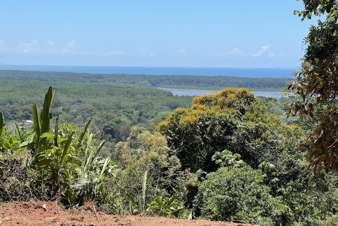 PROPERTY WITH WATERFALLS ACCESS, OCEAN, MOUNTAIN AND JUNGLE VIEWS – 75 ACRES