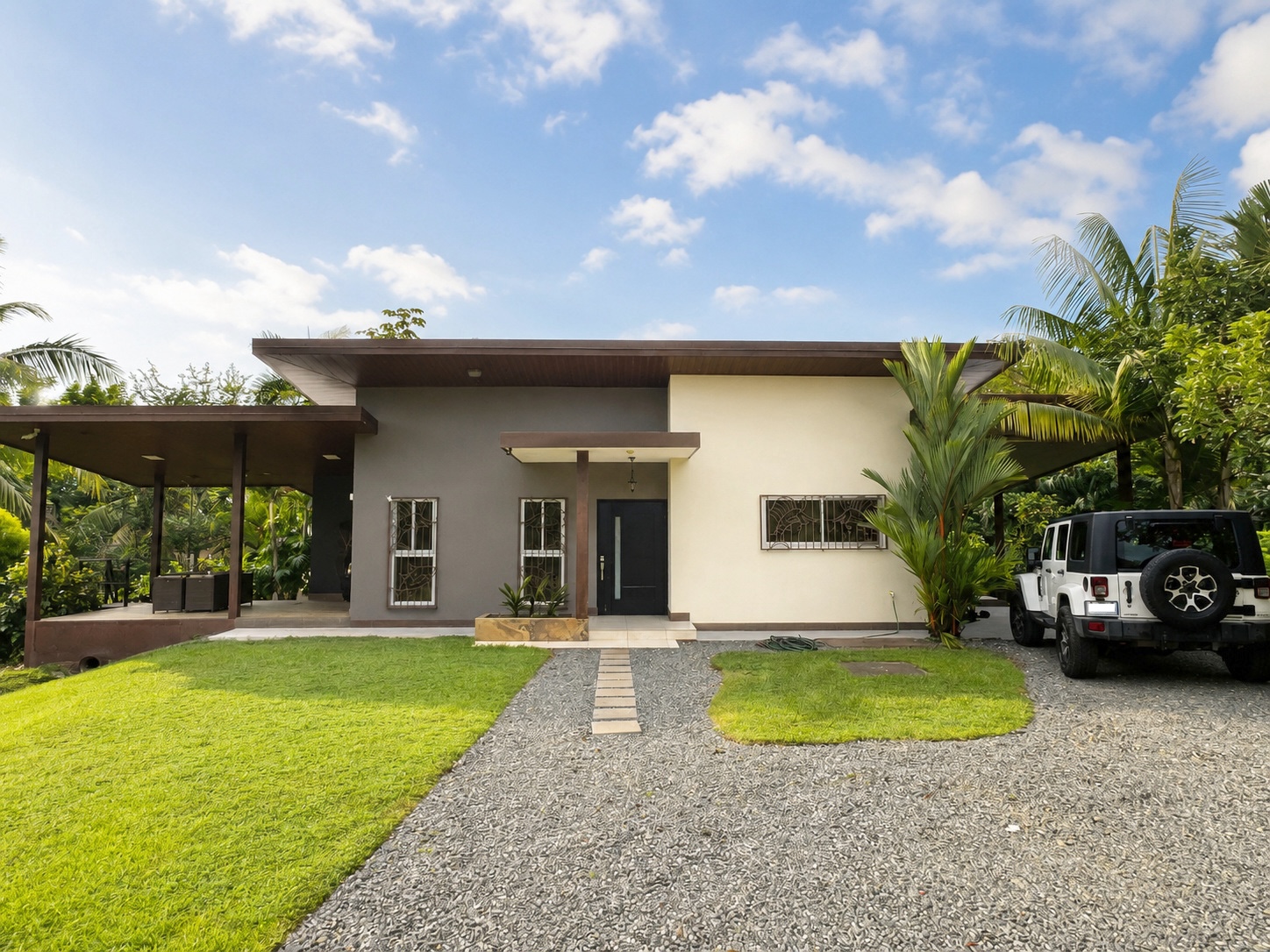CHARMING SINGLE-STORY RESIDENCE IN A SPACIOUS TROPICAL SETTING WITH GREAT POTENTIAL FOR EXPANSION, IN LOURDES QUEPOS – 1.24 ACRES