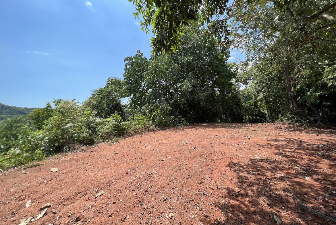 PROPERTY WITH WATERFALLS ACCESS, OCEAN, MOUNTAIN AND JUNGLE VIEWS – 75 ACRES