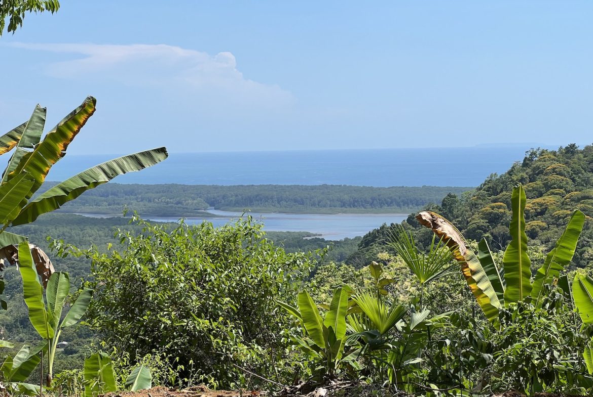 PROPERTY WITH WATERFALLS ACCESS, OCEAN, MOUNTAIN AND JUNGLE VIEWS – 75 ACRES