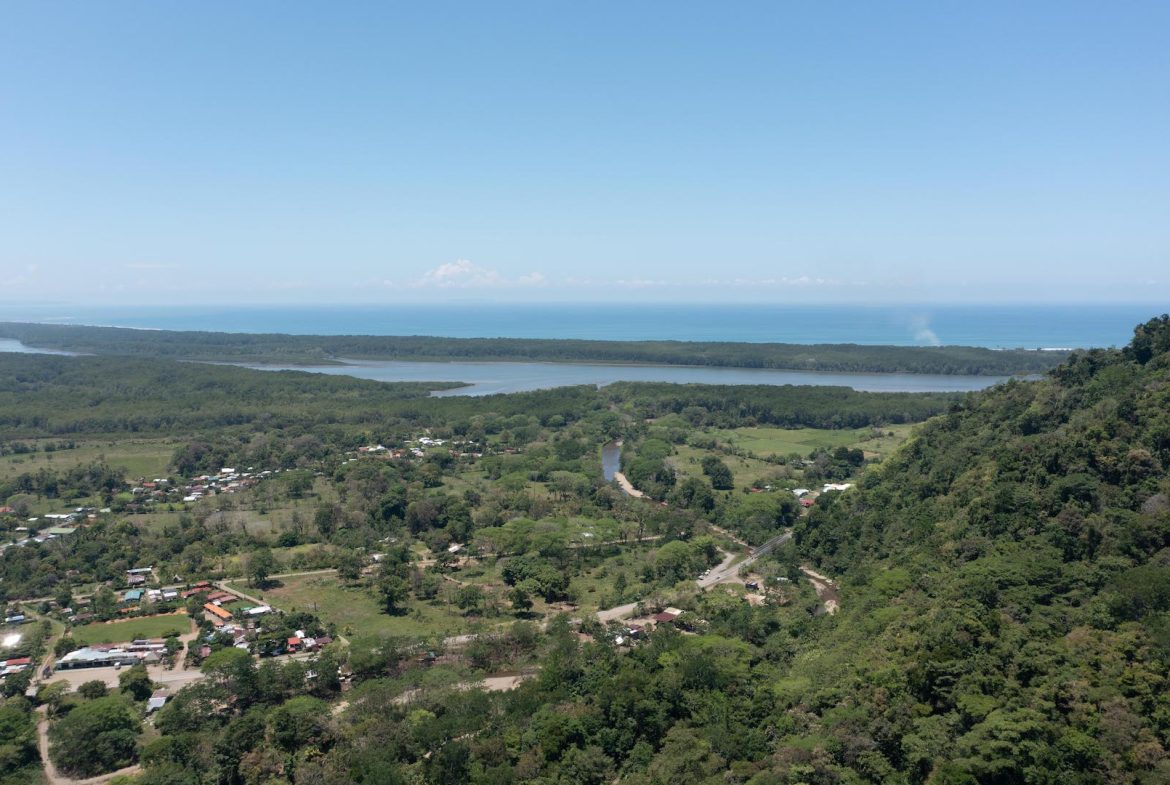 PROPERTY WITH WATERFALLS ACCESS, OCEAN, MOUNTAIN AND JUNGLE VIEWS – 75 ACRES