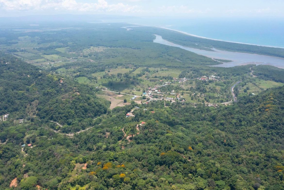 PROPERTY WITH WATERFALLS ACCESS, OCEAN, MOUNTAIN AND JUNGLE VIEWS – 75 ACRES