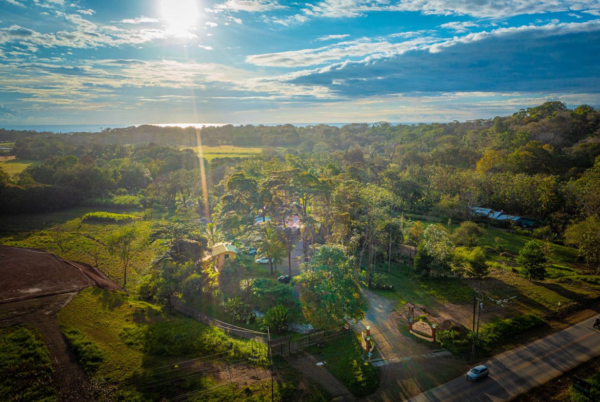 POPULAR FULLY FUNCTIONING UVITA RESTAURANT – 1.2 ACRES