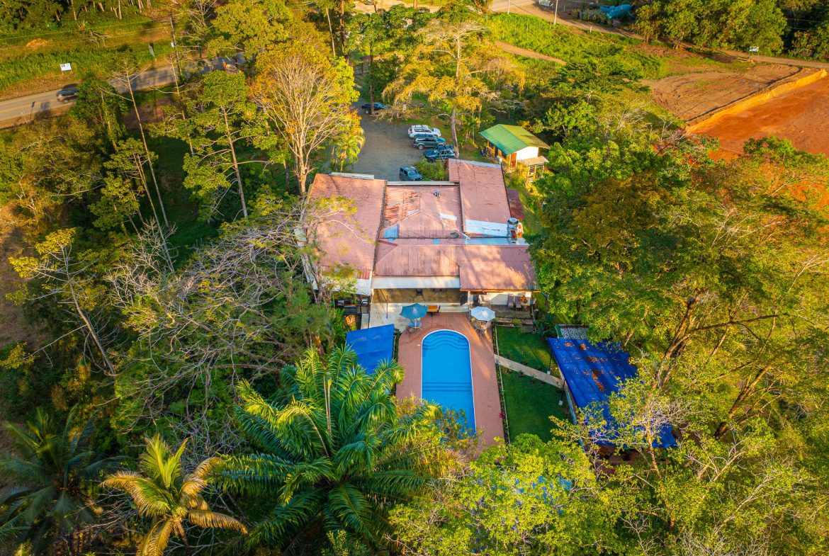 POPULAR FULLY FUNCTIONING UVITA RESTAURANT – 1.2 ACRES