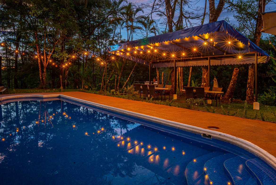 POPULAR FULLY FUNCTIONING UVITA RESTAURANT – 1.2 ACRES