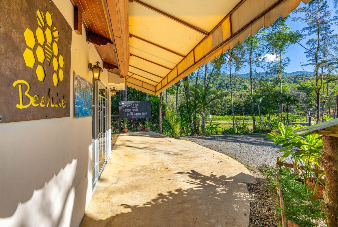 POPULAR FULLY FUNCTIONING UVITA RESTAURANT – 1.2 ACRES