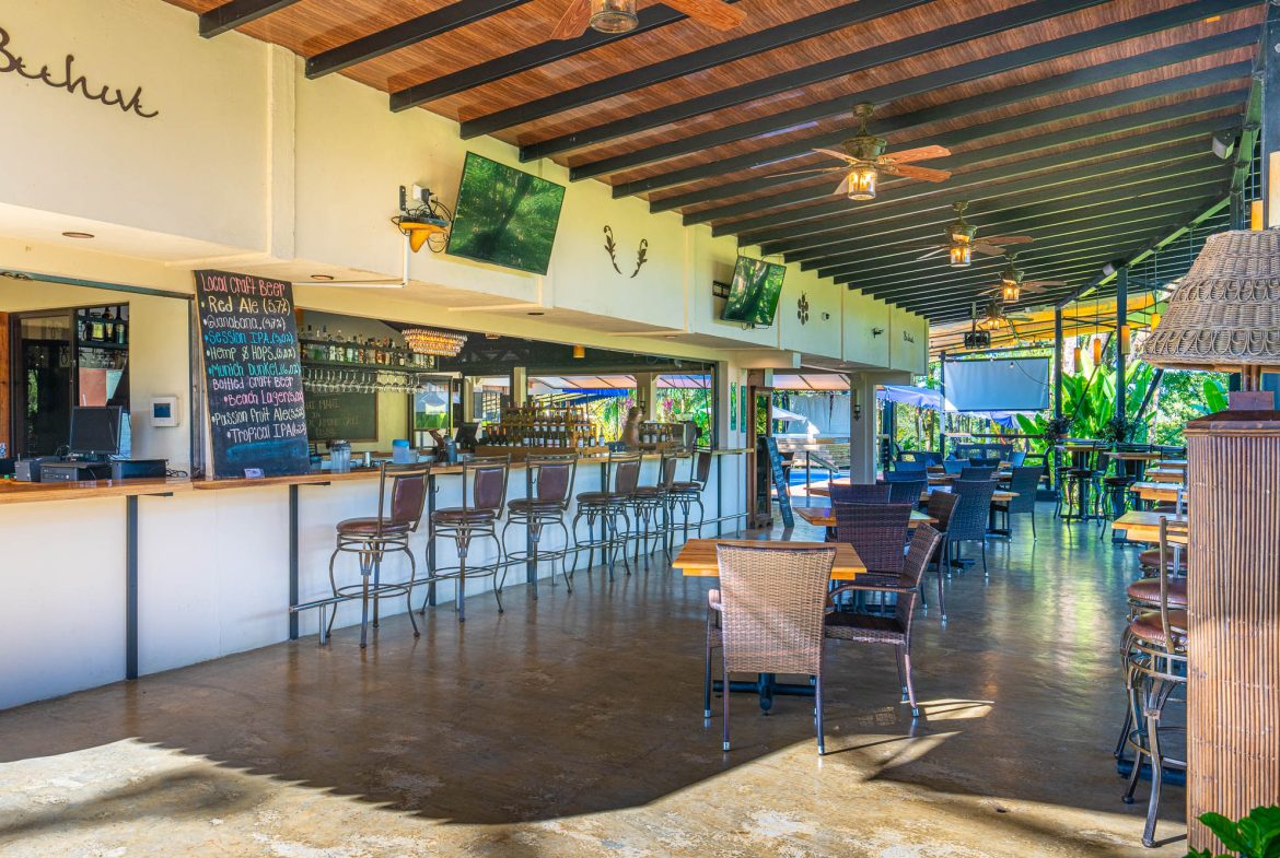 POPULAR FULLY FUNCTIONING UVITA RESTAURANT – 1.2 ACRES