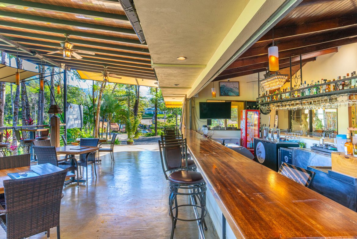 POPULAR FULLY FUNCTIONING UVITA RESTAURANT – 1.2 ACRES