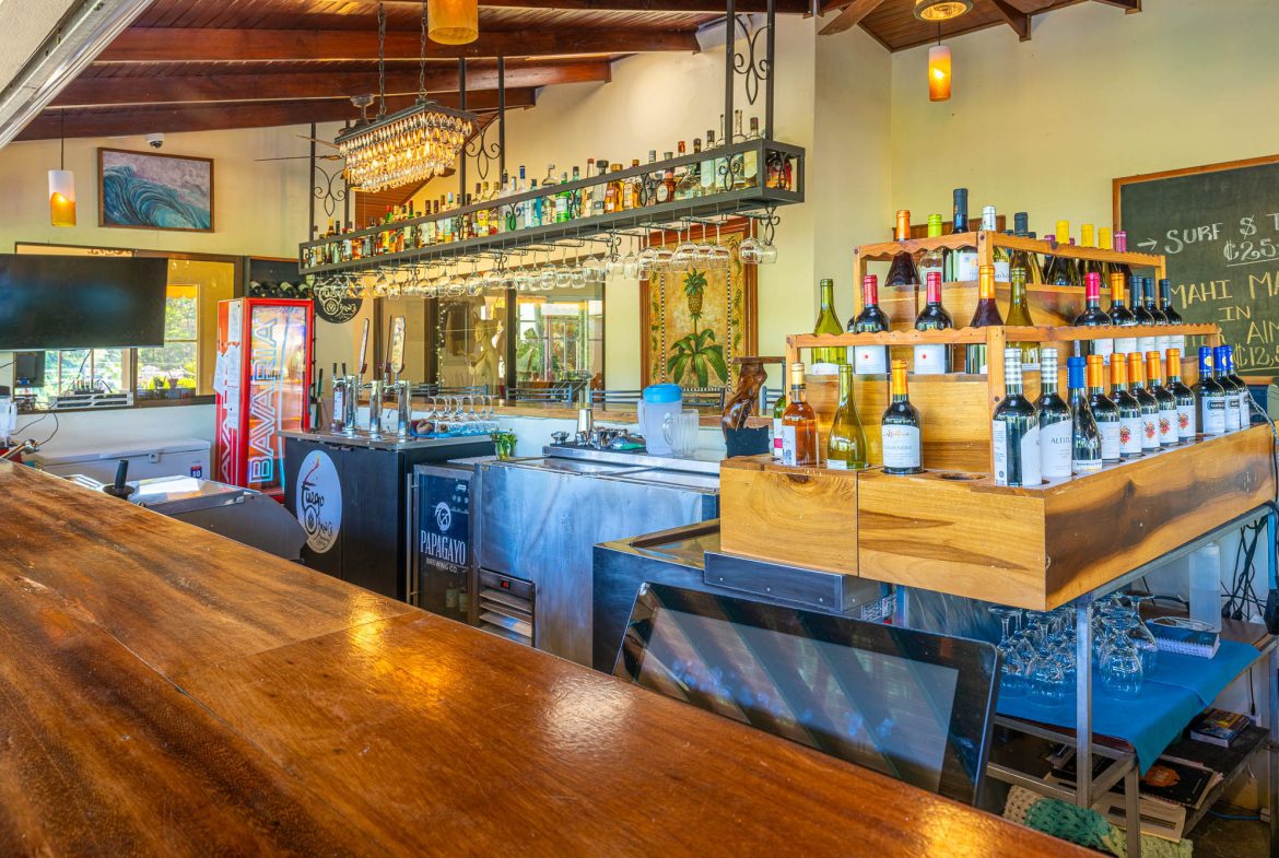 POPULAR FULLY FUNCTIONING UVITA RESTAURANT – 1.2 ACRES