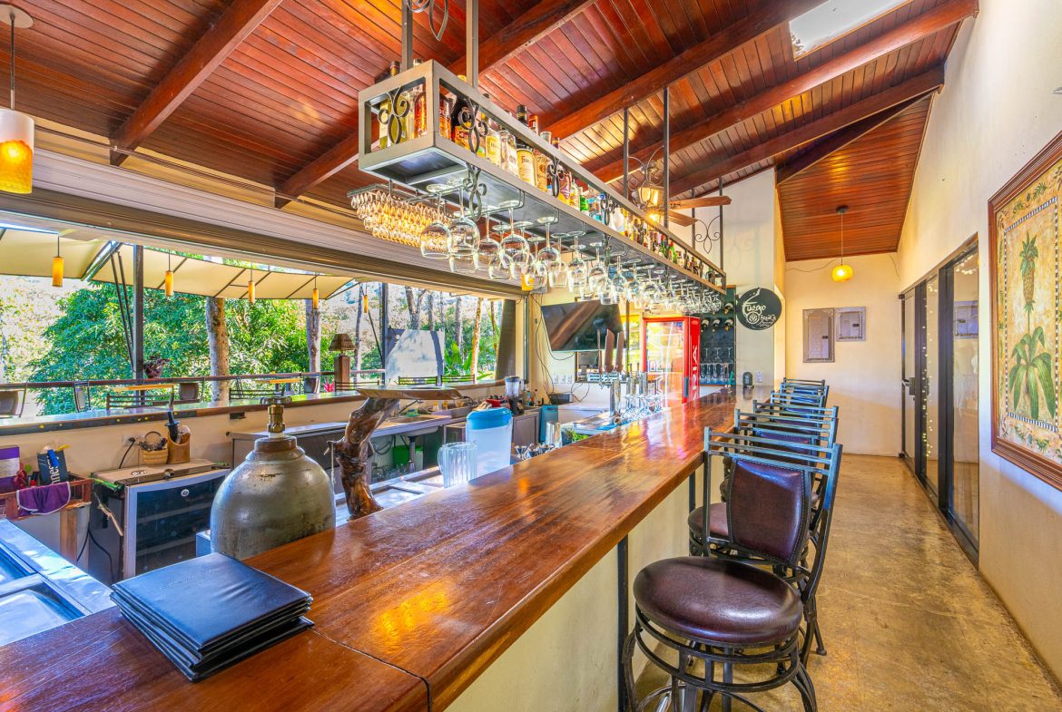 POPULAR FULLY FUNCTIONING UVITA RESTAURANT – 1.2 ACRES