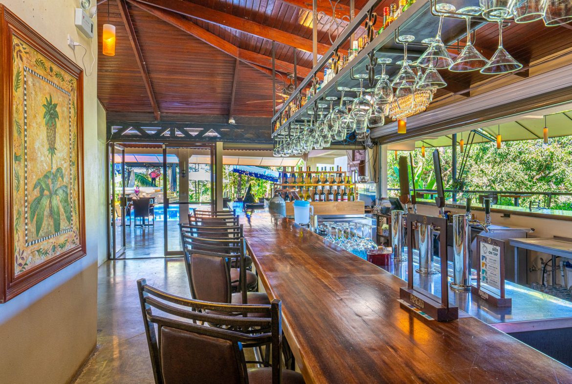 POPULAR FULLY FUNCTIONING UVITA RESTAURANT – 1.2 ACRES