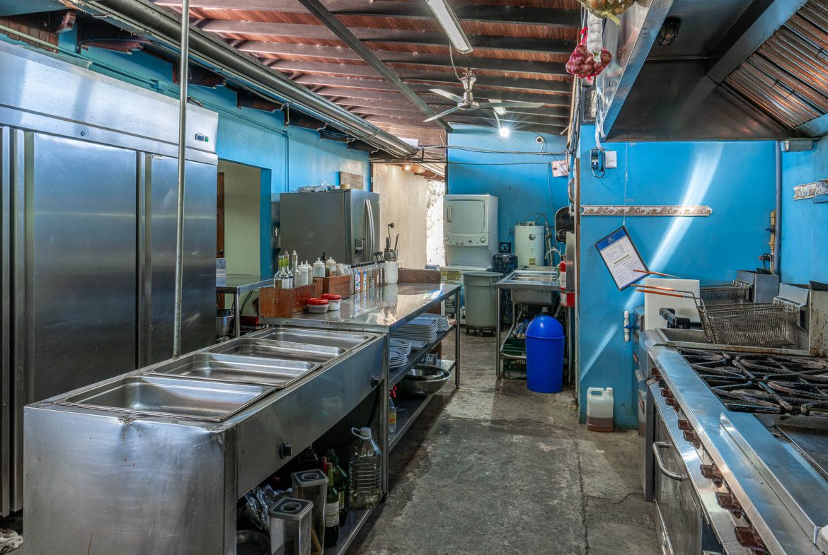 POPULAR FULLY FUNCTIONING UVITA RESTAURANT – 1.2 ACRES