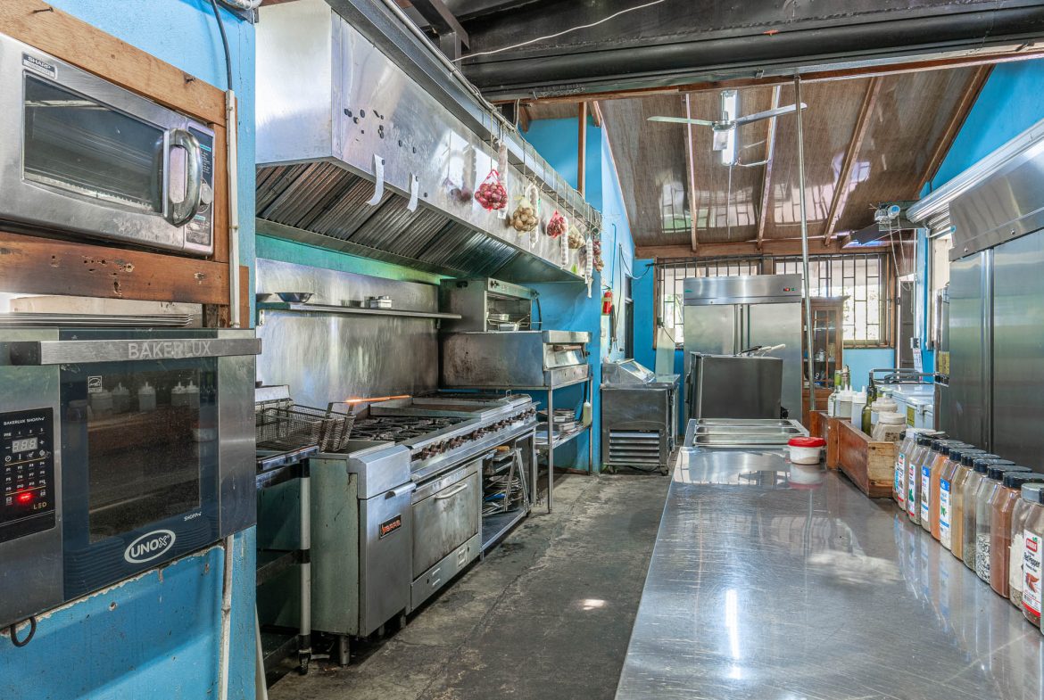 POPULAR FULLY FUNCTIONING UVITA RESTAURANT – 1.2 ACRES