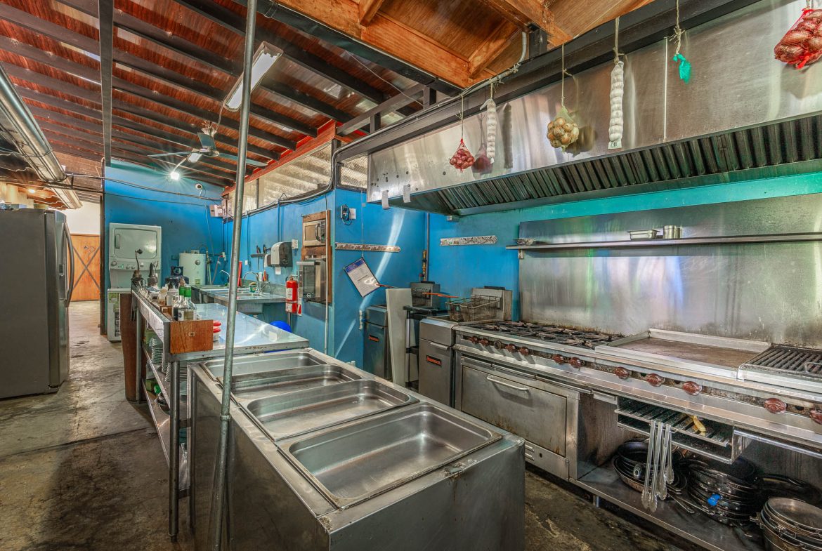 POPULAR FULLY FUNCTIONING UVITA RESTAURANT – 1.2 ACRES