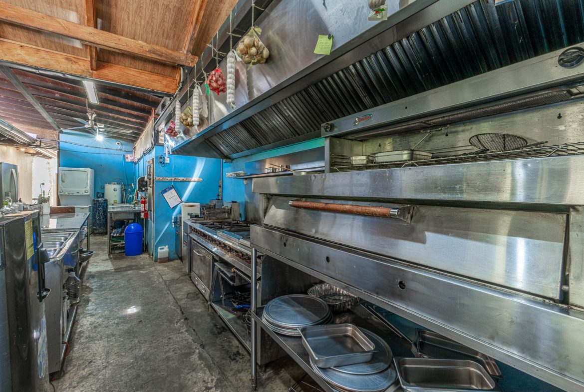 POPULAR FULLY FUNCTIONING UVITA RESTAURANT – 1.2 ACRES