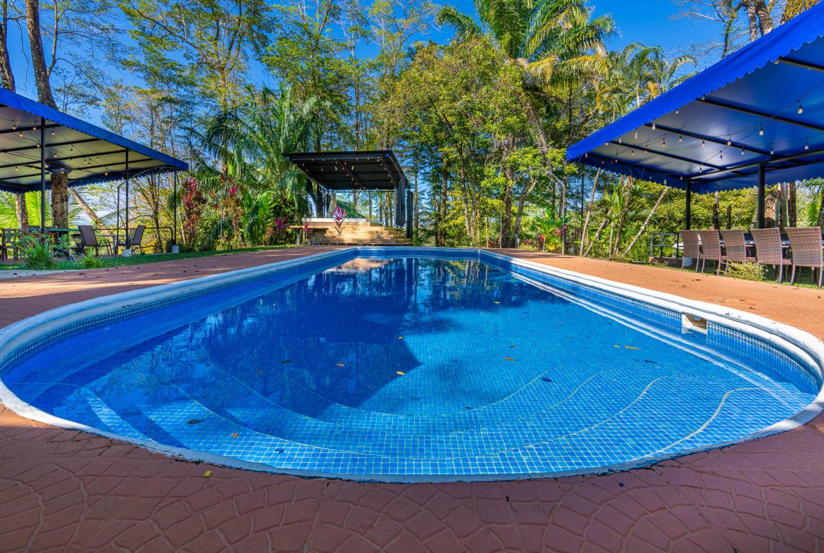 POPULAR FULLY FUNCTIONING UVITA RESTAURANT – 1.2 ACRES