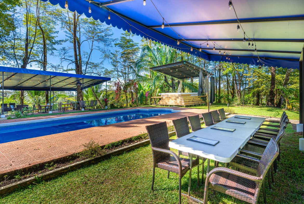 POPULAR FULLY FUNCTIONING UVITA RESTAURANT – 1.2 ACRES