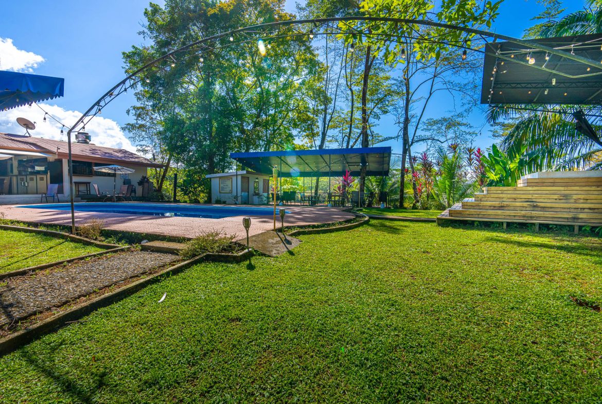 POPULAR FULLY FUNCTIONING UVITA RESTAURANT – 1.2 ACRES