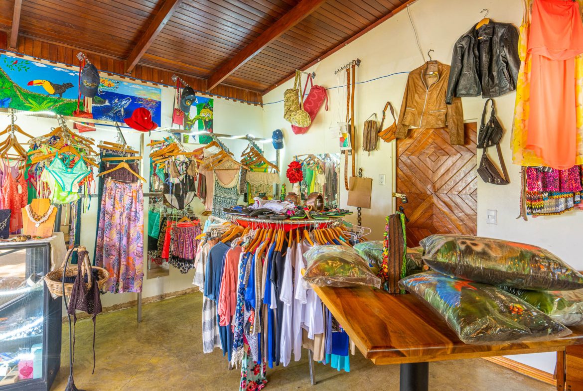 POPULAR FULLY FUNCTIONING UVITA RESTAURANT – 1.2 ACRES