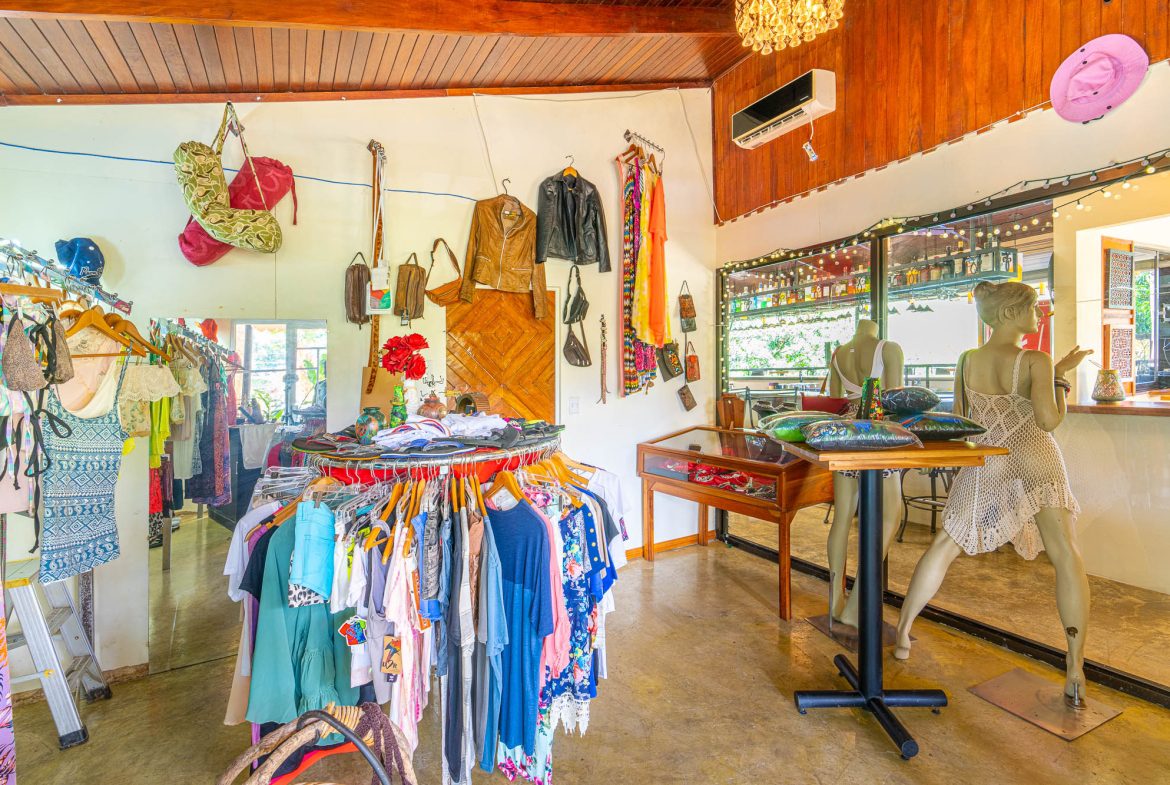 POPULAR FULLY FUNCTIONING UVITA RESTAURANT – 1.2 ACRES