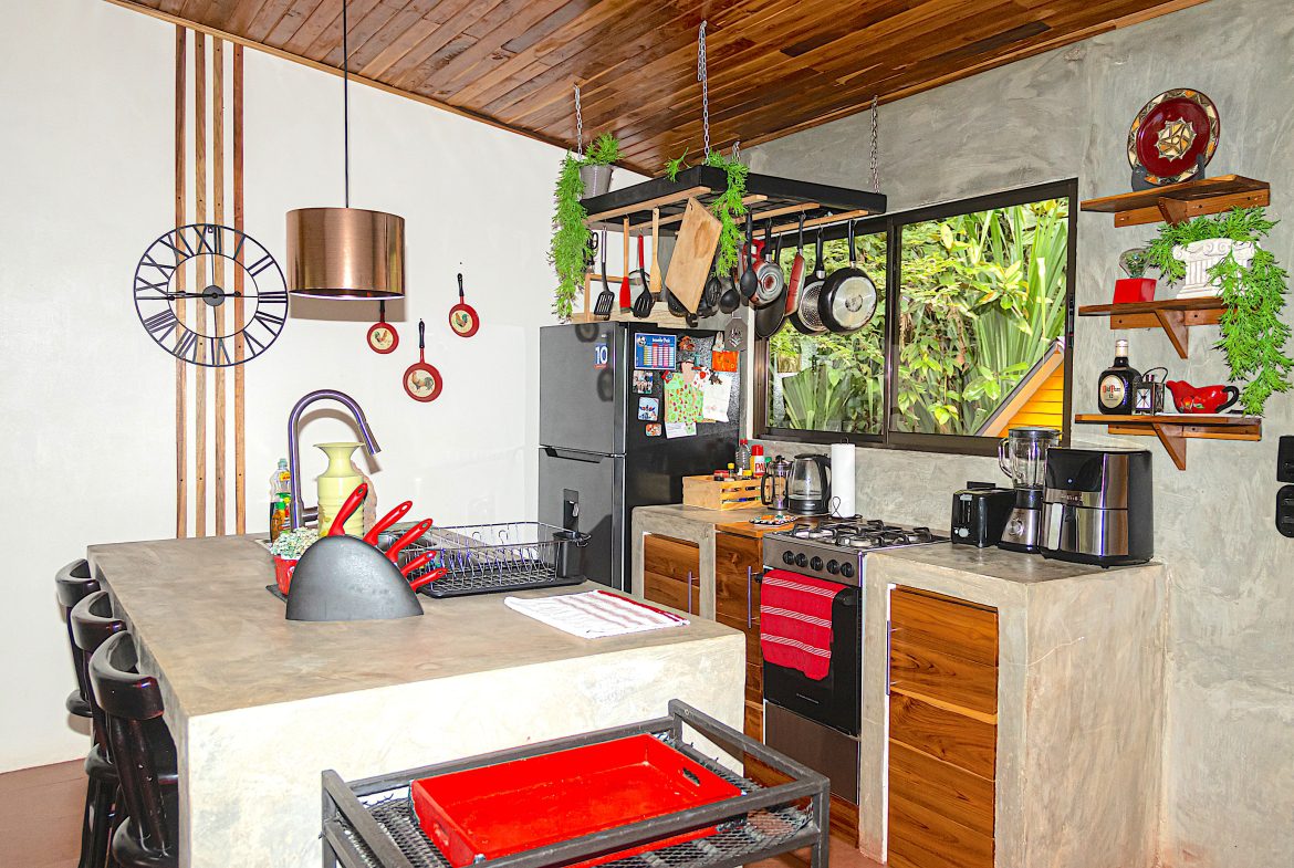 INVESTMENT PROPERTY HOME WITH CHALETS – CABINAS AND A STUDIO IN MANUEL ANTONIO – 2.86 ACRES