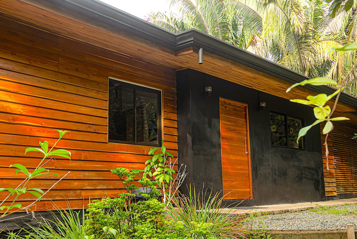 INVESTMENT PROPERTY HOME WITH CHALETS – CABINAS AND A STUDIO IN MANUEL ANTONIO – 2.86 ACRES, Uvita, Costa Rica — photo 4