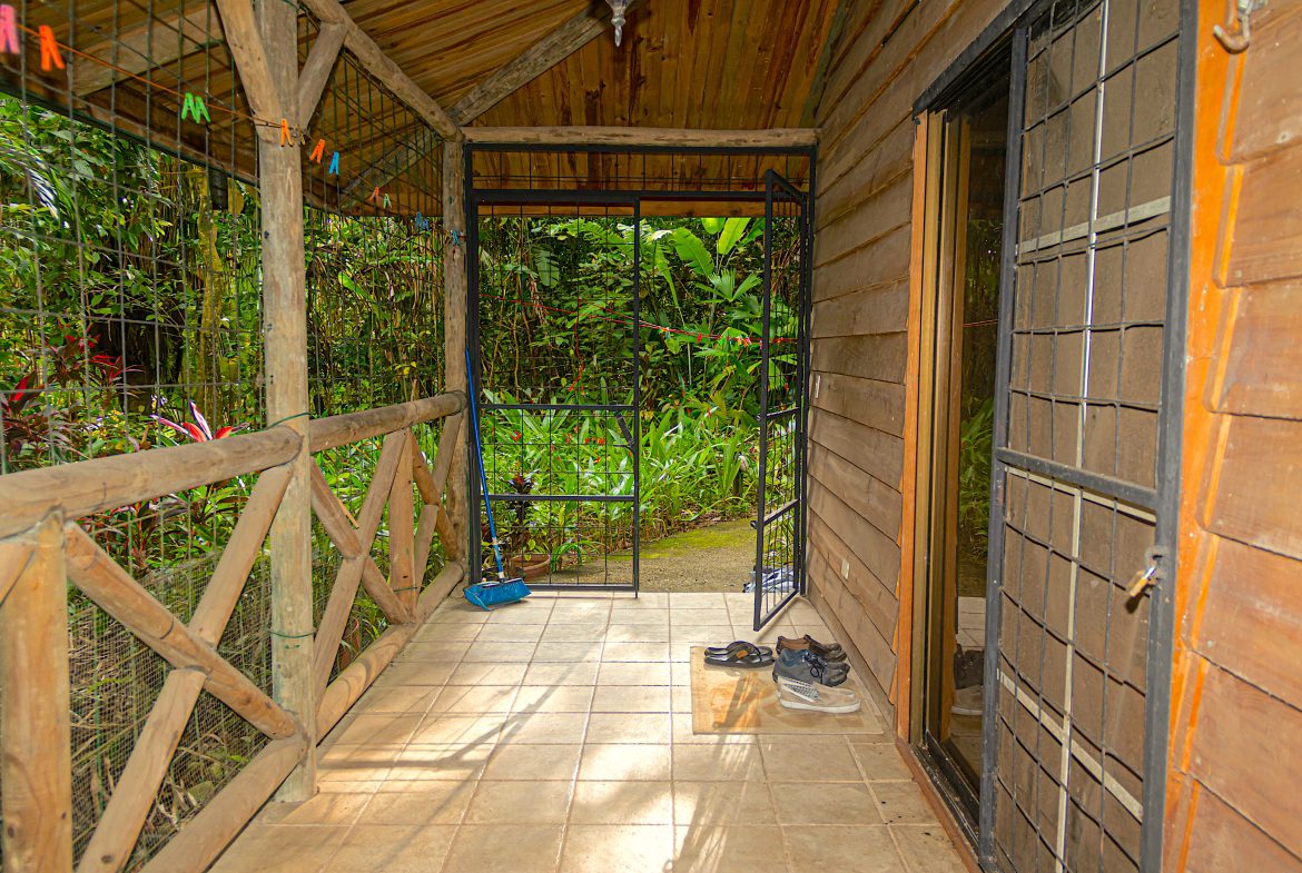 INVESTMENT PROPERTY HOME WITH CHALETS – CABINAS AND A STUDIO IN MANUEL ANTONIO – 2.86 ACRES