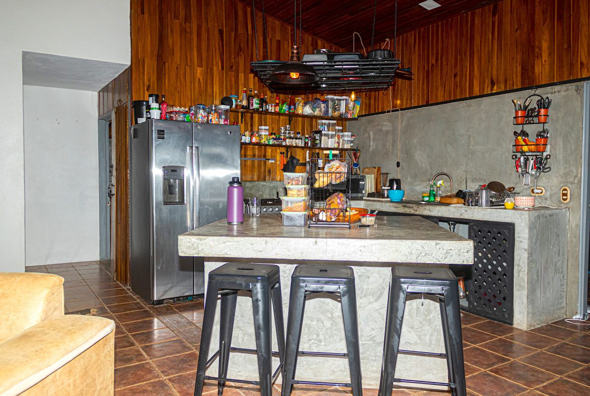 INVESTMENT PROPERTY HOME WITH CHALETS – CABINAS AND A STUDIO IN MANUEL ANTONIO – 2.86 ACRES