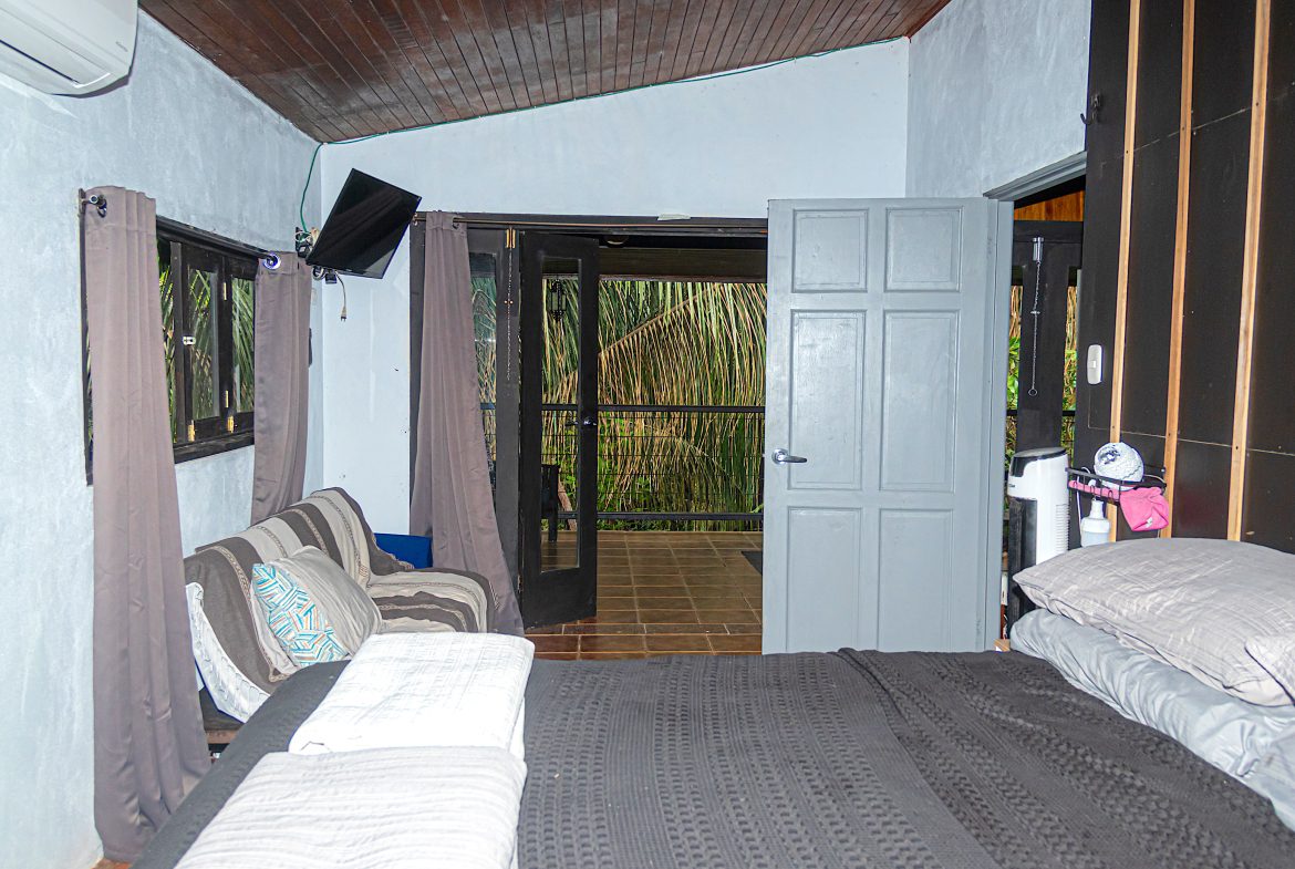 INVESTMENT PROPERTY HOME WITH CHALETS – CABINAS AND A STUDIO IN MANUEL ANTONIO – 2.86 ACRES