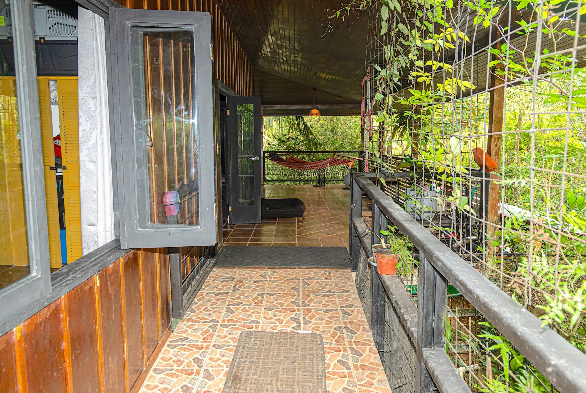INVESTMENT PROPERTY HOME WITH CHALETS – CABINAS AND A STUDIO IN MANUEL ANTONIO – 2.86 ACRES