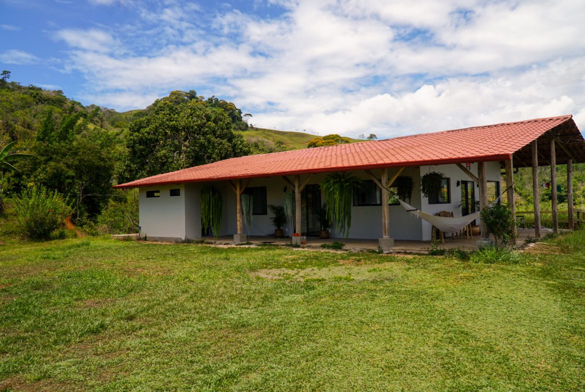CUSTOM-BUILT MOUNTAIN OASIS WITH STUNNING VIEWS AND HIGH-END FEATURES – 15.6 ACRES, Uvita, Costa Rica — photo 8