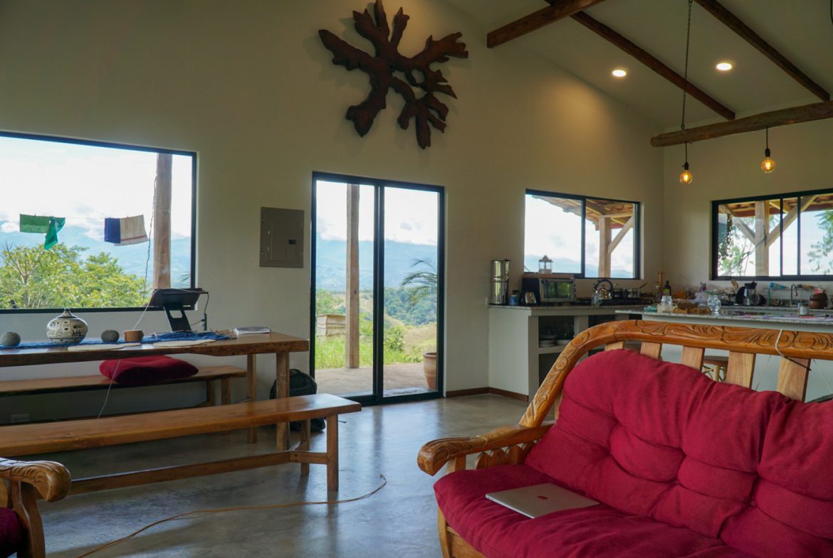 CUSTOM-BUILT MOUNTAIN OASIS WITH STUNNING VIEWS AND HIGH-END FEATURES – 15.6 ACRES