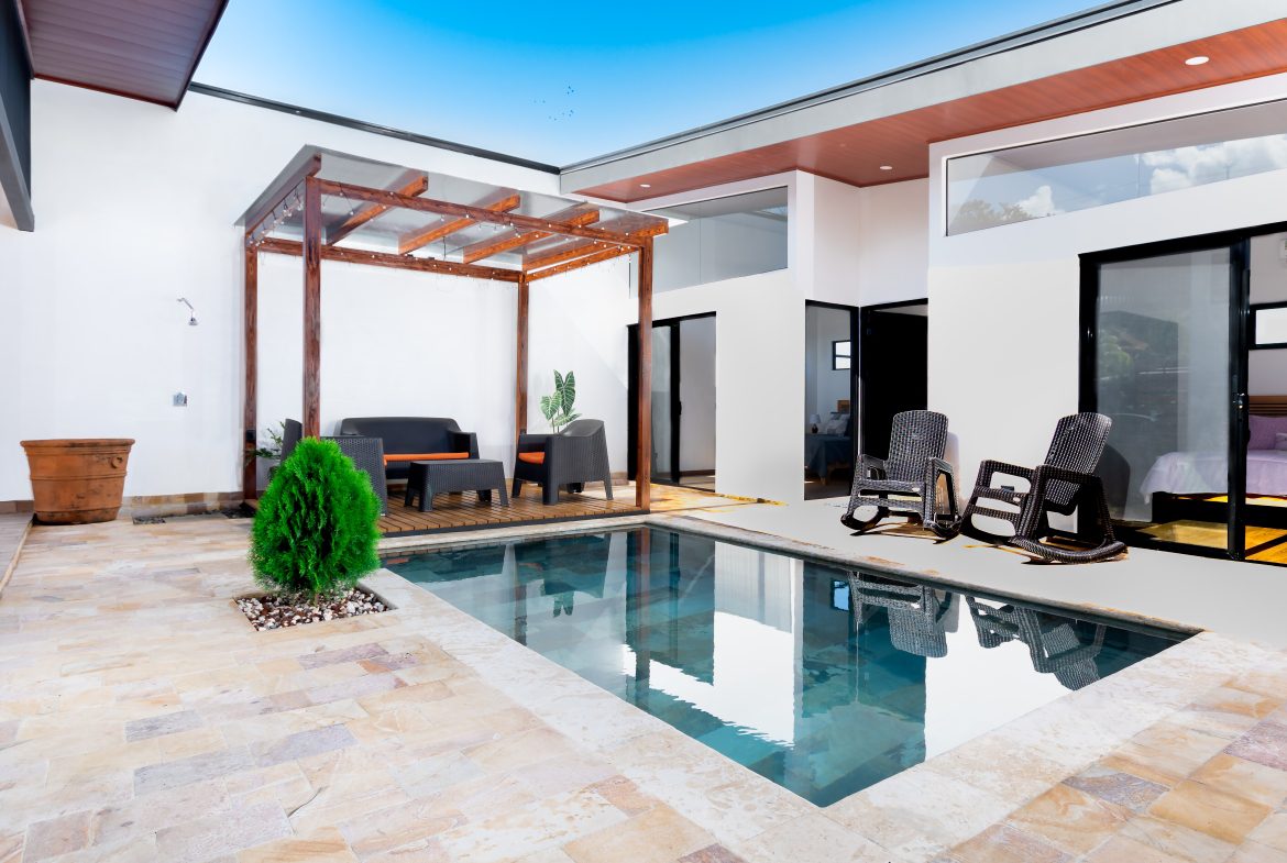 3 BEDROOMS 2.5 BATHROOM BEACH HOUSE
